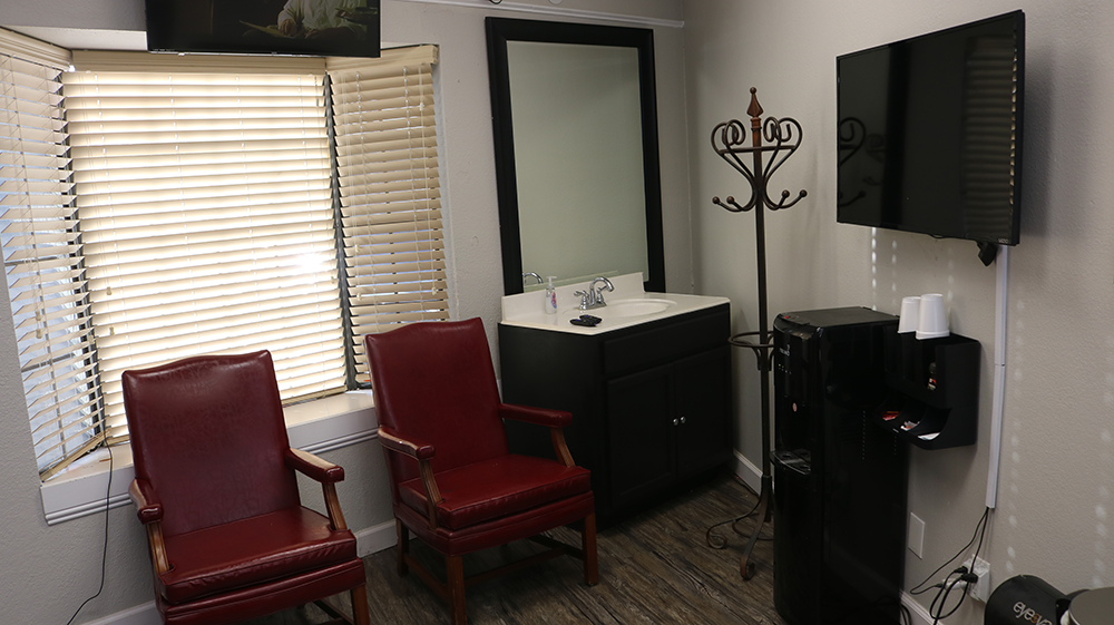 Sink and private area inside the Fort Worth braider suite