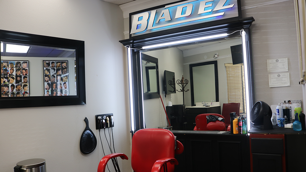 Part time hair braider suite for rent at Bladez Barber and Braiding in Fort Worth
