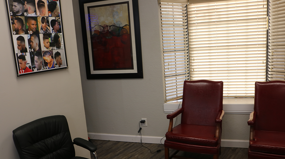 Client waiting area at the Fort Worth braider suite